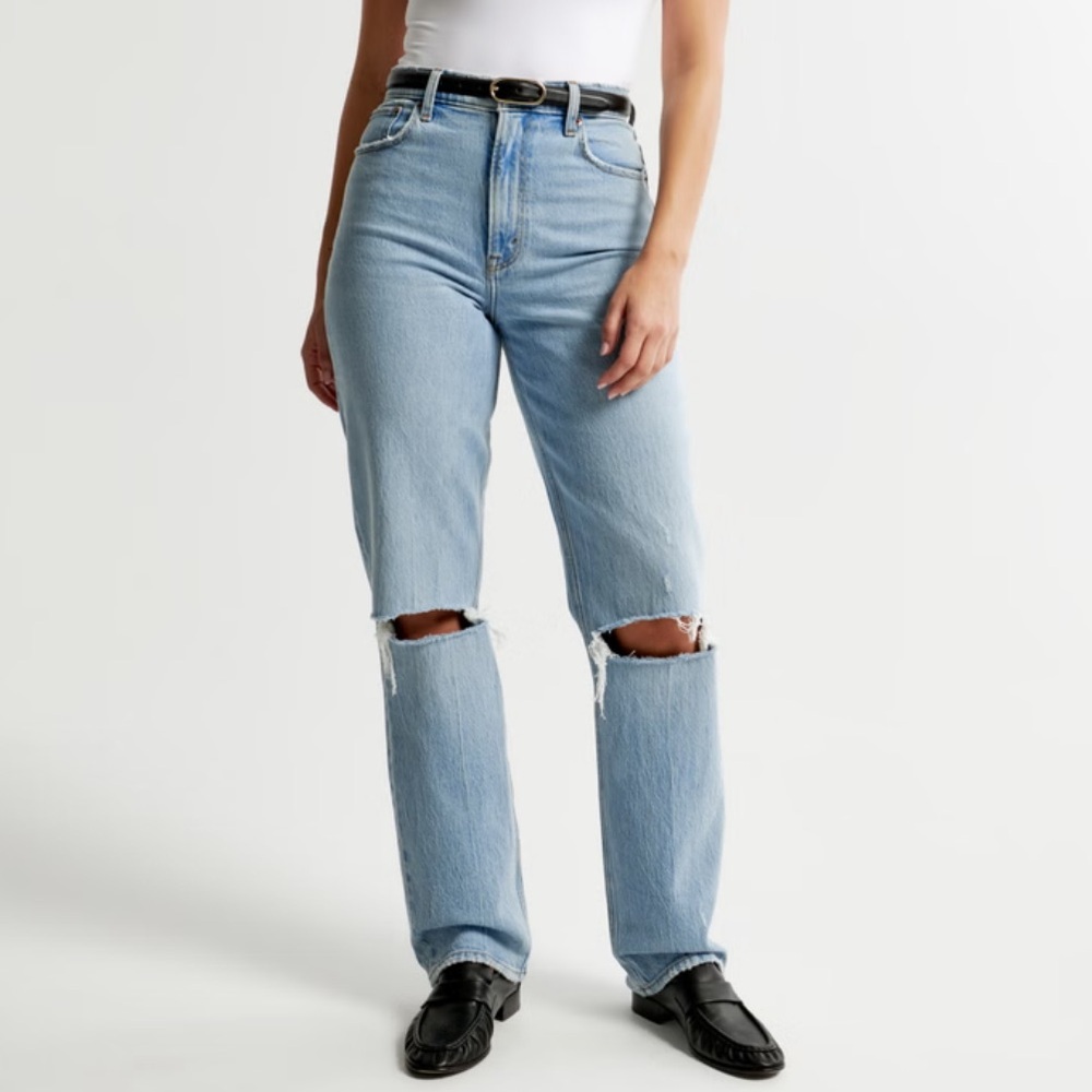 Abercrombie & Fitch Curve Love Ultra High Rise 90s Straight Jean in light wash